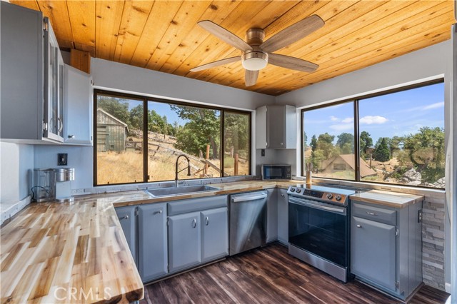 Detail Gallery Image 10 of 30 For 26120 Deertrail Dr, Tehachapi,  CA 93561 - 3 Beds | 2 Baths