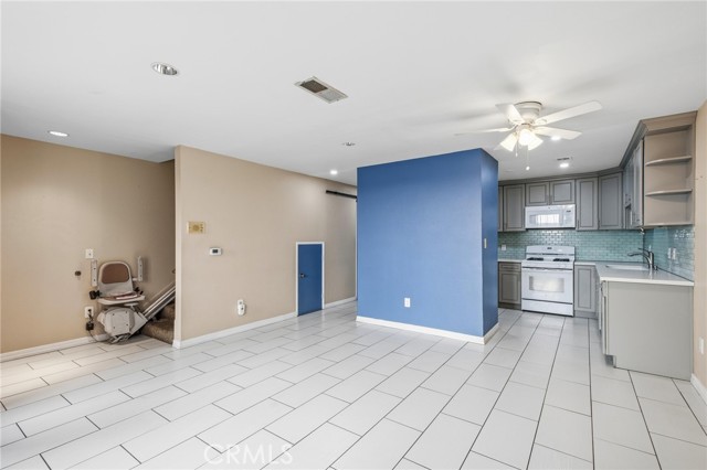 Detail Gallery Image 5 of 27 For 14429 Chardon Ave #41,  Hawthorne,  CA 90250 - 3 Beds | 1/1 Baths