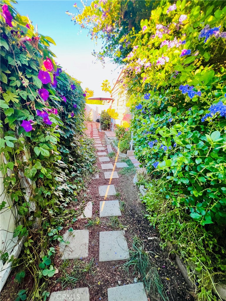 https://media.crmls.org/medias/60b5cfb9-29cd-4092-8aea-0cef6aa343cd.jpg?preset=X-Large