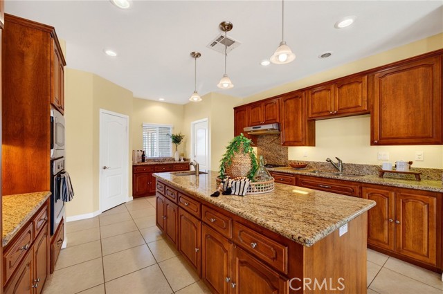 Detail Gallery Image 16 of 69 For 39475 Bruce Ln, Temecula,  CA 92592 - 4 Beds | 3/1 Baths