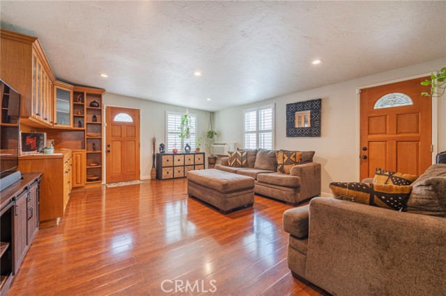 Detail Gallery Image 33 of 45 For 2219 S Elderberry Ave, Ontario,  CA 91762 - 4 Beds | 2 Baths