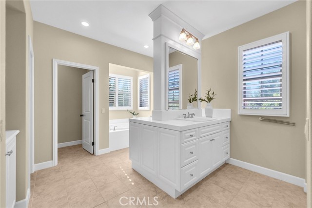 Detail Gallery Image 22 of 74 For 36 Royal Grove, Irvine,  CA 92620 - 4 Beds | 4 Baths