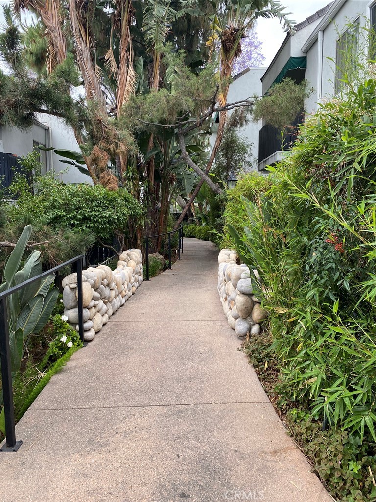 https://media.crmls.org/medias/60b6b256-7d4c-4c55-be51-01444ca8a792.jpg?preset=X-Large