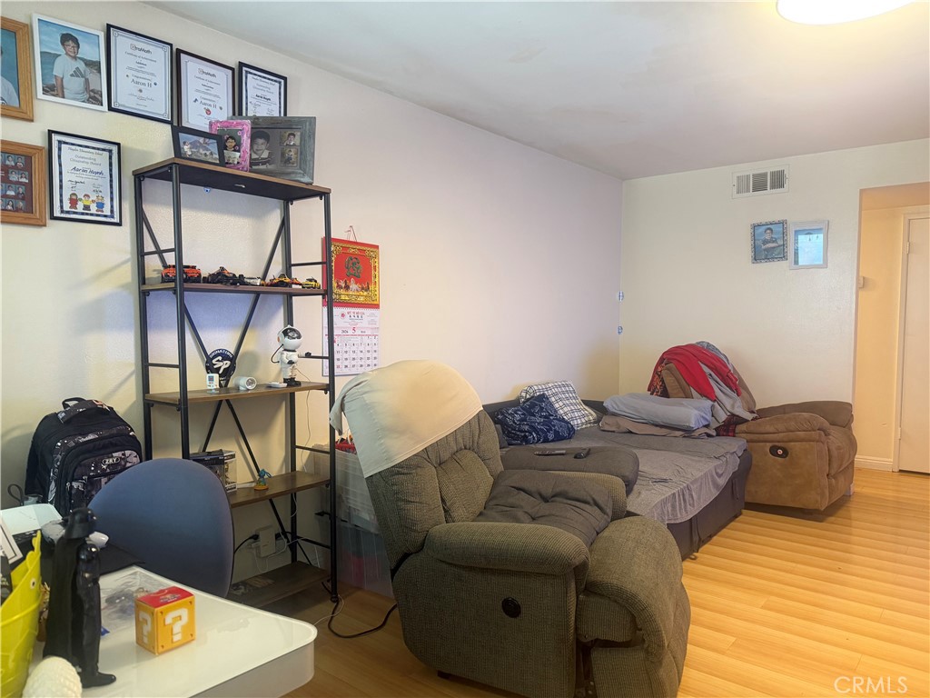 https://media.crmls.org/medias/60b7157b-59a5-4a02-882f-0b4e38aae450.jpg?preset=X-Large