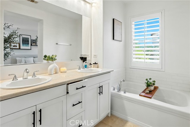 Detail Gallery Image 7 of 17 For 974 Sweetbriar Ln a,  Azusa,  CA 91702 - 3 Beds | 3 Baths