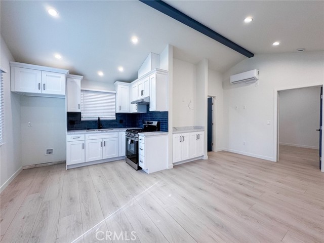 7864 Clearfield Avenue, Panorama City CA: https://media.crmls.org/medias/60ba2bf4-58fe-462b-bdfc-478f3d4b58cf.jpg