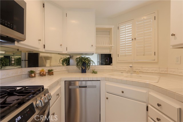 12484 Montecito Road, Seal Beach CA: https://media.crmls.org/medias/60bb394a-c46e-4e7f-a726-8e561d73681e.jpg