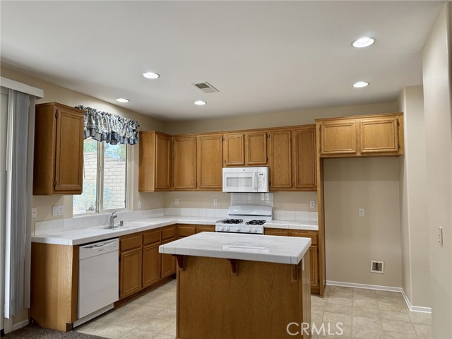 241 Carner Lane, Hemet CA: https://media.crmls.org/medias/60bbbb99-e8f1-44d9-9a44-5e6ec01f8721.jpg