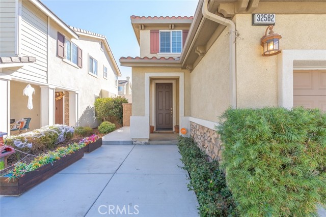 Detail Gallery Image 4 of 49 For 32582 Wildflower Dr, Lake Elsinore,  CA 92532 - 4 Beds | 2/1 Baths