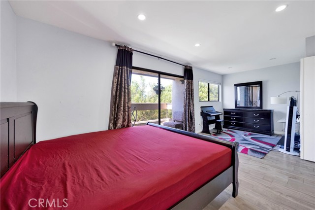 5533 Edward E Horton Lane, Encino CA: https://media.crmls.org/medias/60bc1908-7e9d-418c-a322-4b1e5eb650c3.jpg