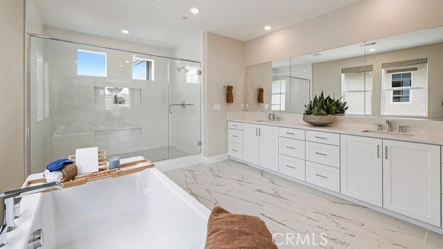 Detail Gallery Image 19 of 42 For 24325 Camino Oceano, Valencia,  CA 91354 - 5 Beds | 5/1 Baths