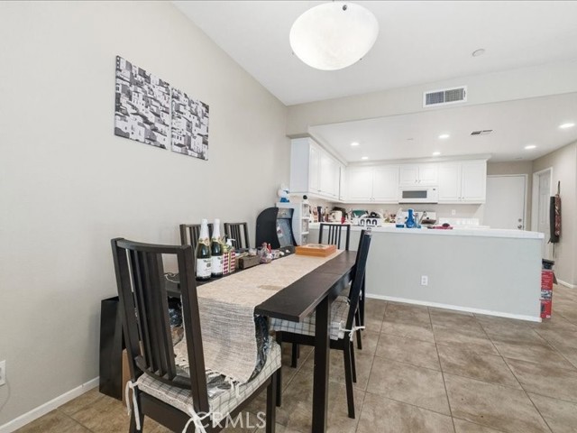 Detail Gallery Image 4 of 14 For 15903 Fountain Ln, Chino,  CA 91708 - 2 Beds | 2/1 Baths