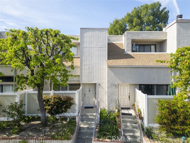 Detail Gallery Image 2 of 43 For 15235 Magnolia Bld #E,  Sherman Oaks,  CA 91403 - 3 Beds | 3 Baths