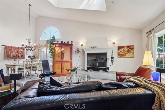 Detail Gallery Image 7 of 28 For 925 N Valley St, Burbank,  CA 91505 - 3 Beds | 2 Baths