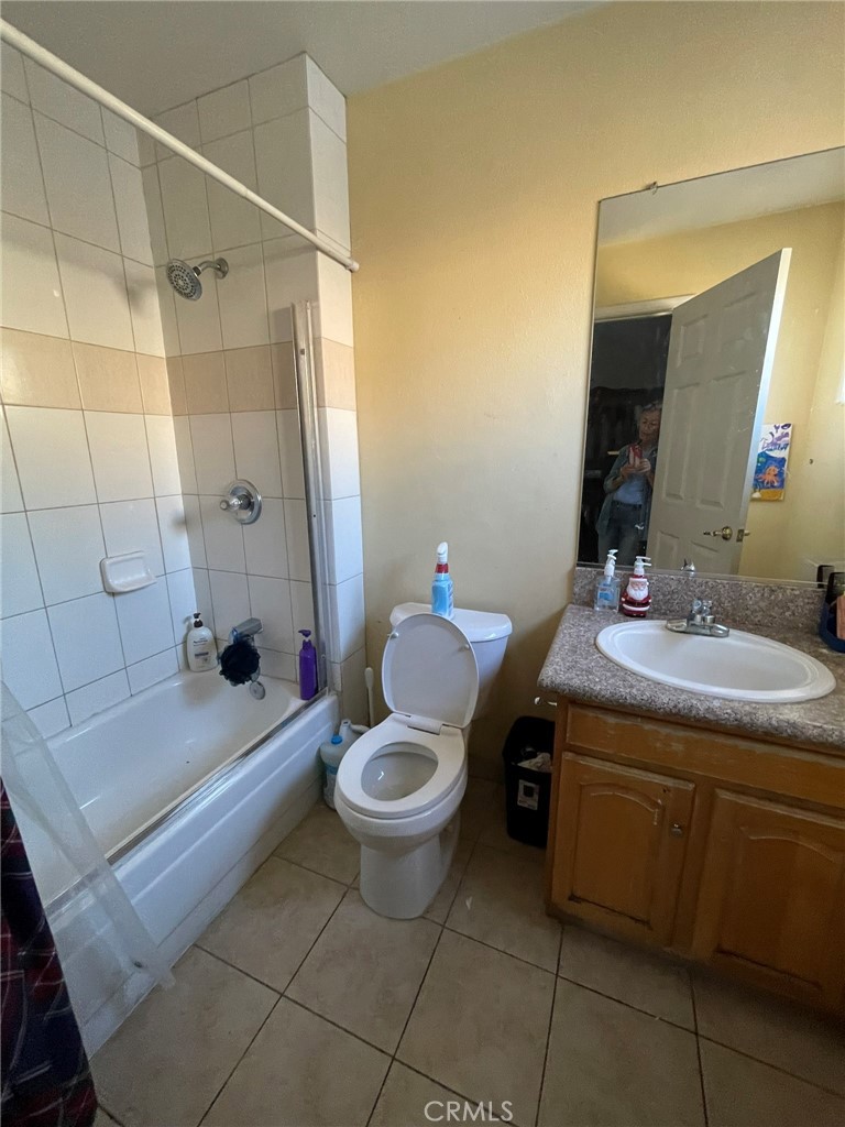 https://media.crmls.org/medias/60bdf2e9-088e-42bf-bfae-7a19c626bee4.jpg?preset=X-Large