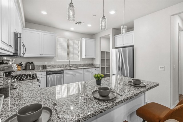 Detail Gallery Image 20 of 47 For 7214 N Chestnut, Van Nuys,  CA 91405 - 2 Beds | 3 Baths