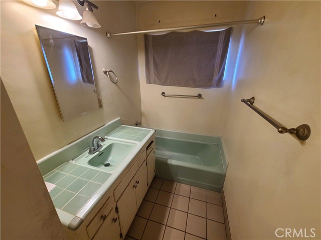 7938 Chantry Avenue, Fontana CA: https://media.crmls.org/medias/60be5347-6e48-4155-a140-e1a861fe0e44.jpg