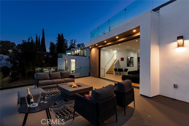 5134 Medina Road, Woodland Hills CA: https://media.crmls.org/medias/60bf031c-eb01-438f-a1ee-c3de060cdd5b.jpg