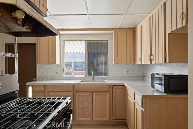 701 E Lassen Avenue, Chico CA: https://media.crmls.org/medias/60bf2e09-63d5-45d8-b7bb-68adcefc6217.jpg