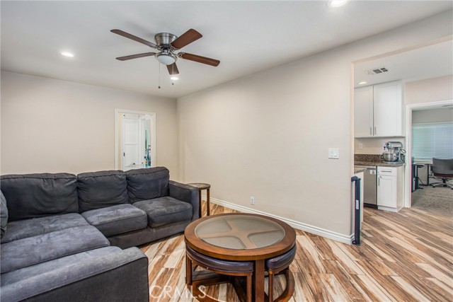 Detail Gallery Image 7 of 29 For 2215 Northbend St, Riverside,  CA 92501 - 3 Beds | 1 Baths