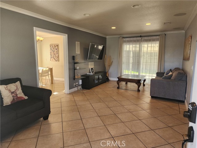 Detail Gallery Image 3 of 10 For 501 S Courtney, Fullerton,  CA 92833 - 4 Beds | 2 Baths