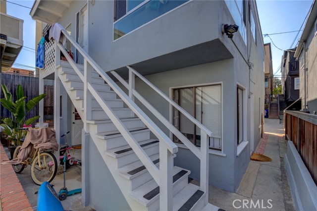 324 Rosecrans Avenue, Manhattan Beach, California 90266, 6 Bedrooms Bedrooms, ,4 BathroomsBathrooms,Residential,Sold,Rosecrans,SB21197761