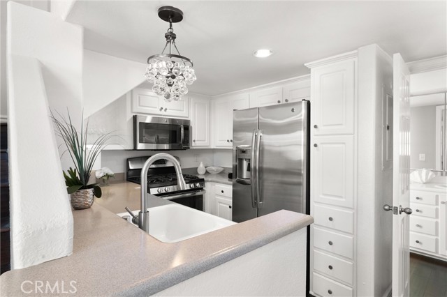 Detail Gallery Image 9 of 41 For 16 Cabrillo St, Newport Beach,  CA 92663 - 2 Beds | 2 Baths