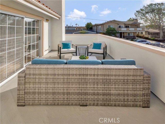 2705 Gates Avenue, Redondo Beach, California 90278, 3 Bedrooms Bedrooms, ,2 BathroomsBathrooms,Residential,Sold,Gates,SB21245963