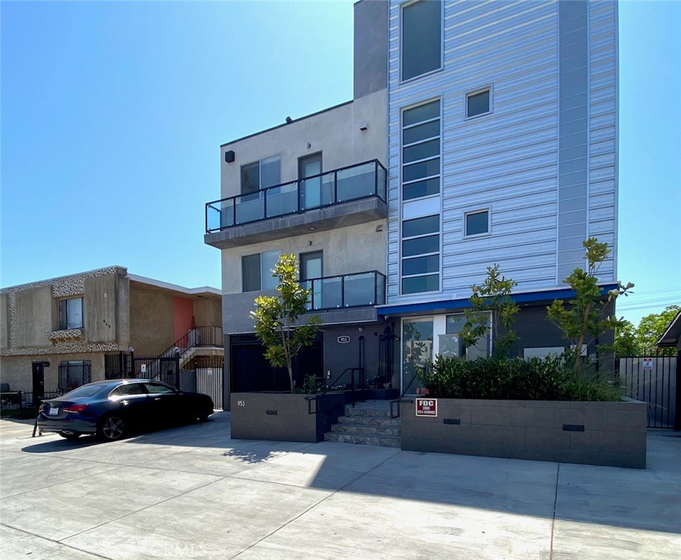 953 N Normandie #205