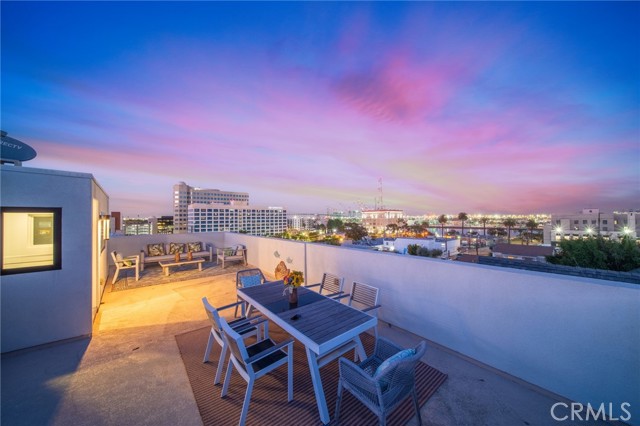 Detail Gallery Image 28 of 32 For 273 W 8th St, San Pedro,  CA 90731 - 4 Beds | 3/1 Baths