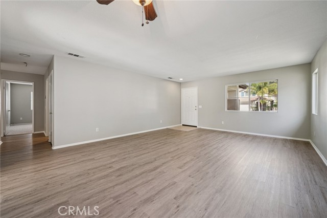 Detail Gallery Image 4 of 38 For 32255 Corte Illora, Temecula,  CA 92592 - 3 Beds | 2 Baths