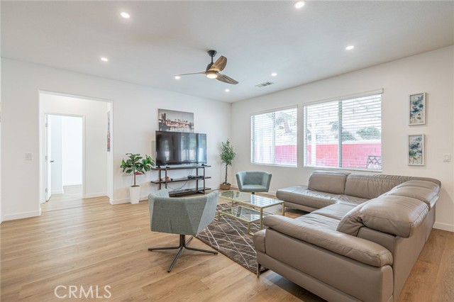 38343 Bonino Drive, Palmdale CA: https://media.crmls.org/medias/60c1e37d-707f-42b3-9879-c6ddeba20929.jpg