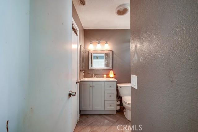 11484 Lime Orchard Lane, Fontana CA: https://media.crmls.org/medias/60c2edd9-35fe-4d59-b542-7811d184ab0f.jpg