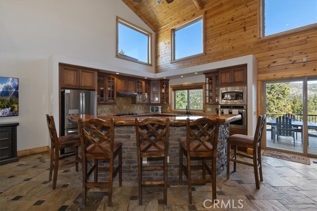 Detail Gallery Image 16 of 50 For 42324 Eagle Ridge, Big Bear Lake,  CA 92315 - 6 Beds | 4 Baths