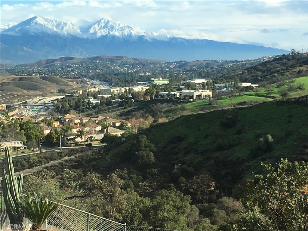 https://media.crmls.org/medias/60c366d9-d0f5-4597-a10e-2d0ad9d04068.jpg?preset=X-Large