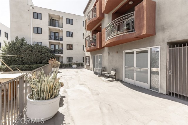 11124 Burbank Boulevard, North Hollywood CA: https://media.crmls.org/medias/60c3e26c-19f0-4fc2-b009-a549bbc2162f.jpg