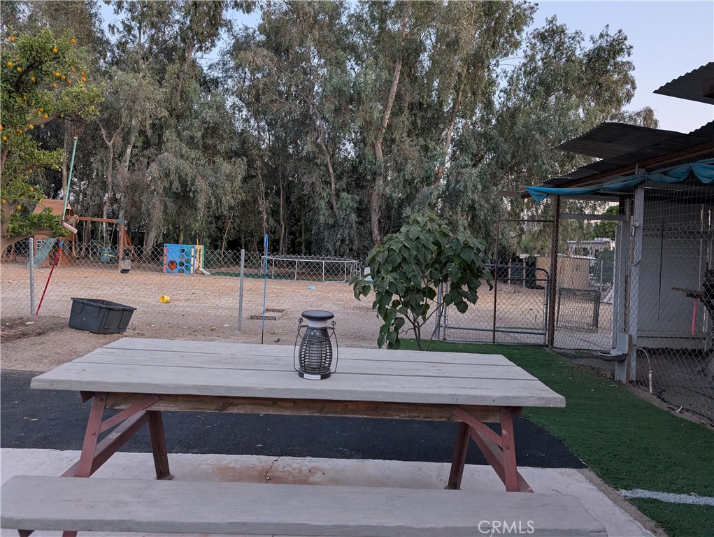 https://media.crmls.org/medias/60c40ced-a467-4125-8f74-38da1319ca41.jpg?preset=X-Large