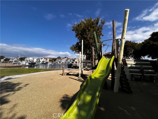 Detail Gallery Image 26 of 27 For 3662 Pirate Cir, Huntington Beach,  CA 92649 - 3 Beds | 3 Baths