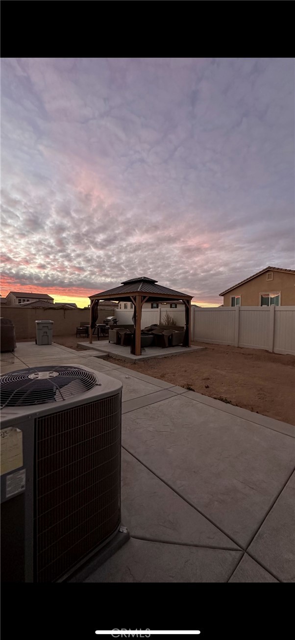 Detail Gallery Image 2 of 13 For 13074 Rosamond Ct, Hesperia,  CA 92344 - 3 Beds | 2 Baths