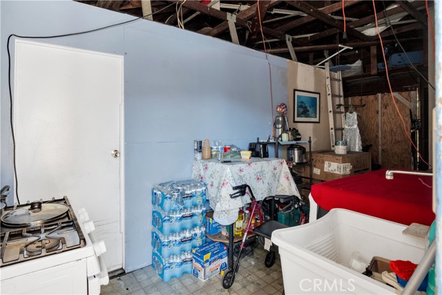 11028 Condon Avenue, Inglewood CA: https://media.crmls.org/medias/60c4664d-24d8-49f3-8947-b6c71dff13ad.jpg