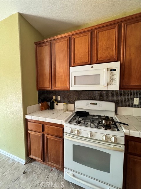1570 Atlas Peak Lane, San Jacinto CA: https://media.crmls.org/medias/60c560a1-cc18-420b-b38b-8b75e3c3e747.jpg