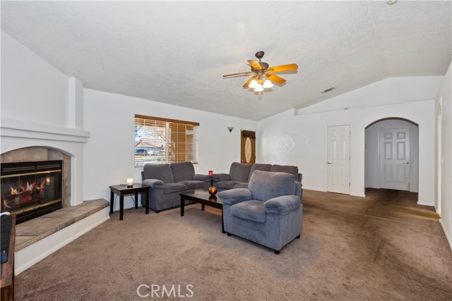 Detail Gallery Image 10 of 35 For 18904 Madrone, Hesperia,  CA 92345 - 4 Beds | 2 Baths