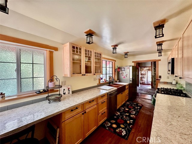 39722 Valley Of The Falls Drive, Forest Falls CA: https://media.crmls.org/medias/60c683d5-1dcb-4a0f-b9a2-b21aa7555431.jpg