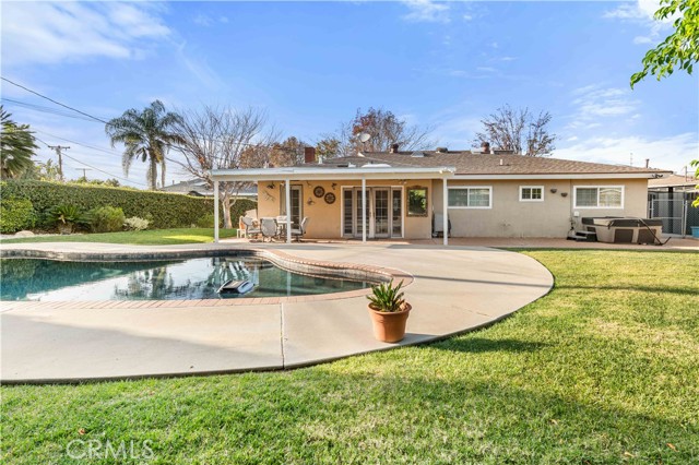 Detail Gallery Image 2 of 20 For 16708 Sunburst, Northridge,  CA 91326 - 4 Beds | 2 Baths