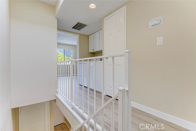 Detail Gallery Image 17 of 33 For 635 E Angeleno #D,  Burbank,  CA 91501 - 2 Beds | 2/1 Baths