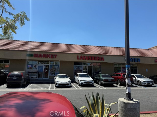 17480 Arrow Boulevard, Fontana CA: https://media.crmls.org/medias/60c70620-edda-4a15-b638-ba46f5a357f5.jpg