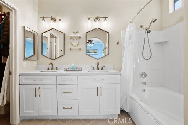 2348 Sunningdale Drive, Tustin CA: https://media.crmls.org/medias/60c7743b-bfc0-452e-9456-5bf608c443bc.jpg
