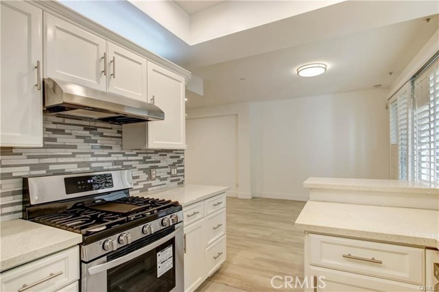 Detail Gallery Image 11 of 24 For 11824 Darlington Ave #102,  Los Angeles,  CA 90049 - 3 Beds | 2/1 Baths