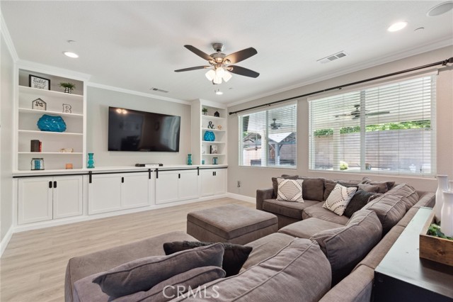 1697 Whiteash Avenue, Clovis CA: https://media.crmls.org/medias/60c79d13-96c2-4f01-89ac-bd4b07aa8082.jpg
