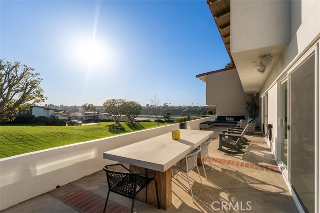Detail Gallery Image 22 of 27 For 2111 Vista Entrada, Newport Beach,  CA 92660 - 3 Beds | 2/1 Baths